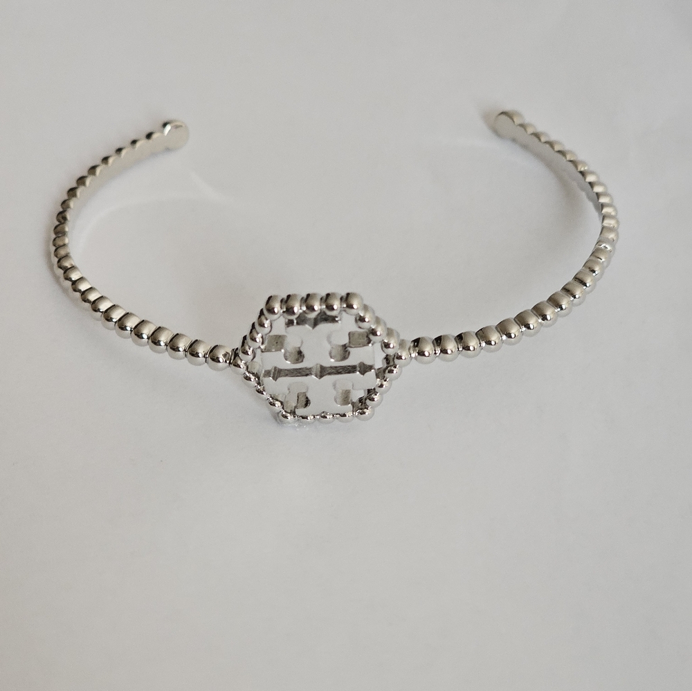 NWOT Toryburch Necklace